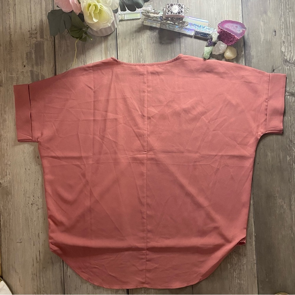 🍒5-$50 Zenana Short Sleeve Shirt
Split Neck Short Sleeve
Size Small - Picture 2 of 11